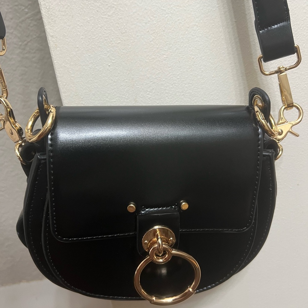 Crossover black bag med size closer to small